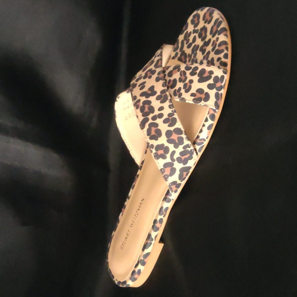 Stuart WeitzmanRoza Leopard Print Leather Sandals. Size 6B - Picture 9 of 11